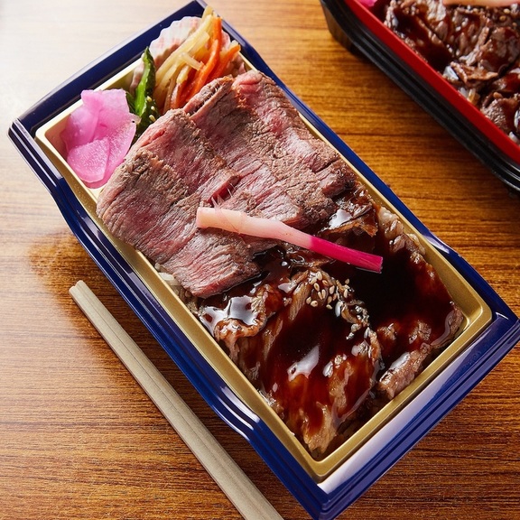 赤身ステーキとロース焼肉弁当